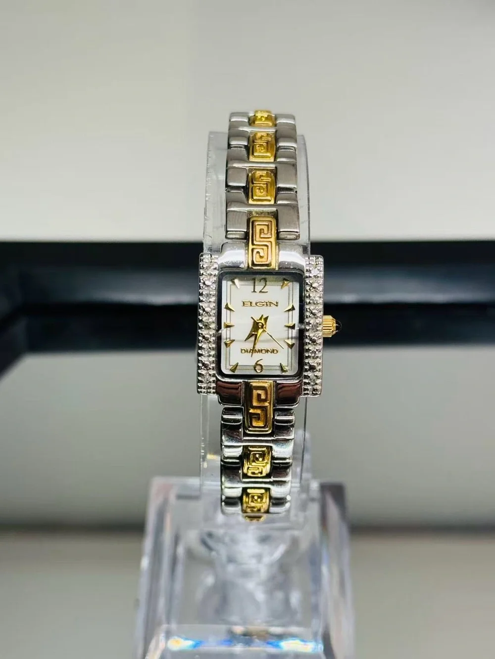 Vintage ELGIN Women’s Two-Tone Quartz 17mm Watch Crystal Bezel New Battery Runs